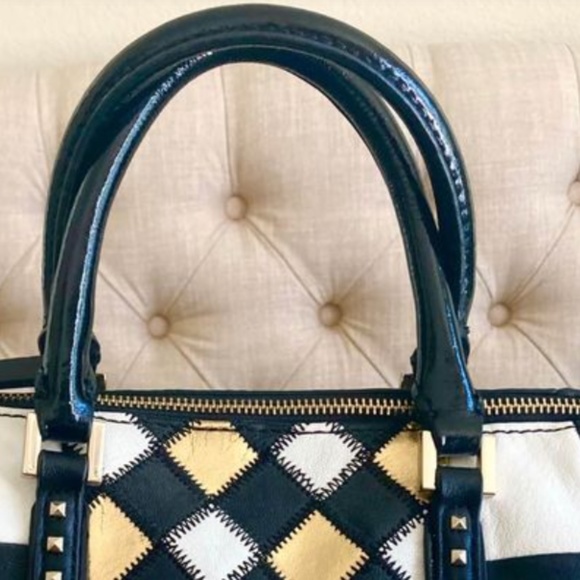 Classic Guess Purse - Black, Gold and White - Picture 3 of 4